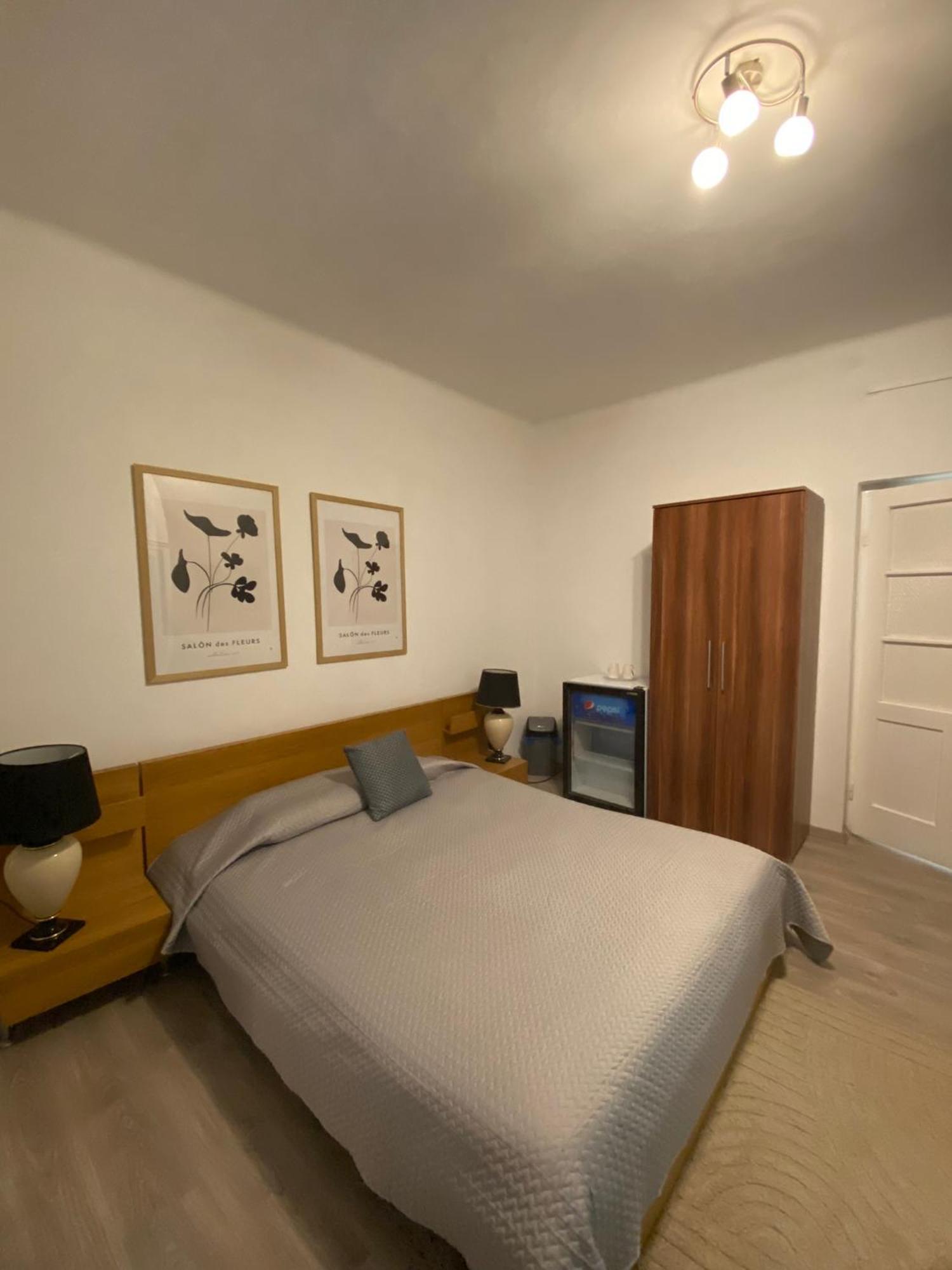 Airport17 B&B Vecses Ngoại thất bức ảnh