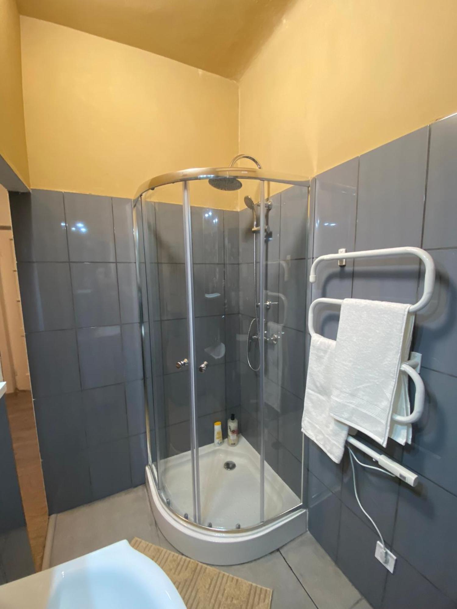 Airport17 B&B Vecses Ngoại thất bức ảnh
