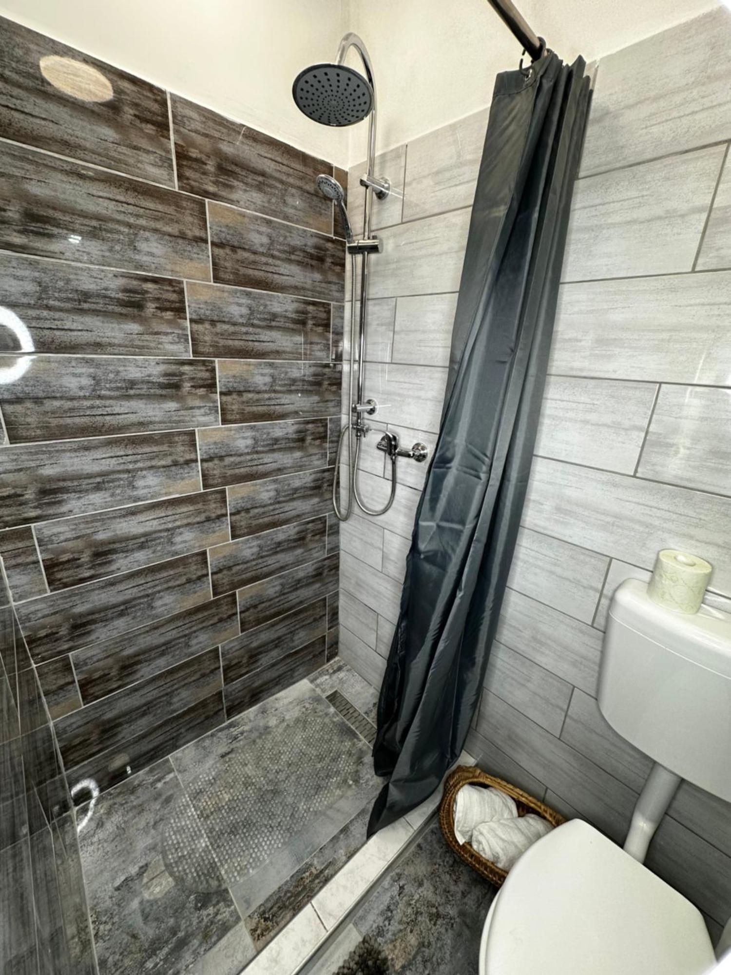 Airport17 B&B Vecses Ngoại thất bức ảnh