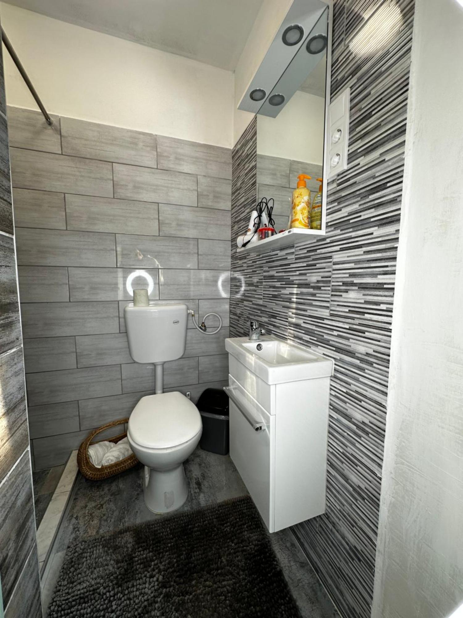 Airport17 B&B Vecses Ngoại thất bức ảnh